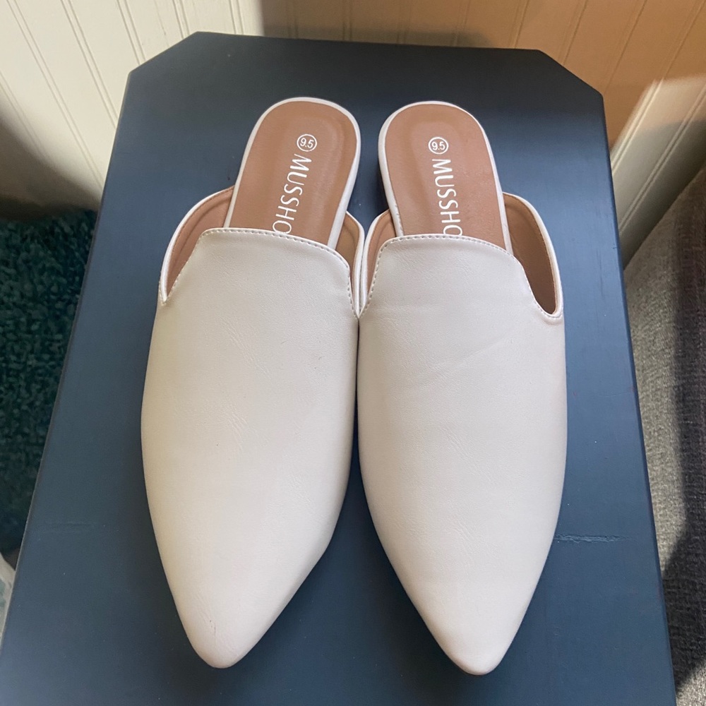 Musshoe white mules - size 9.5 Summer, Spring